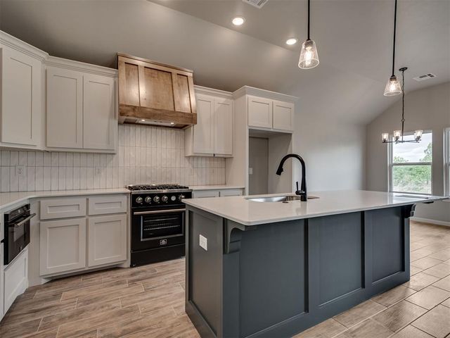 12429 Dolche Vita Drive, Yukon, OK 73099