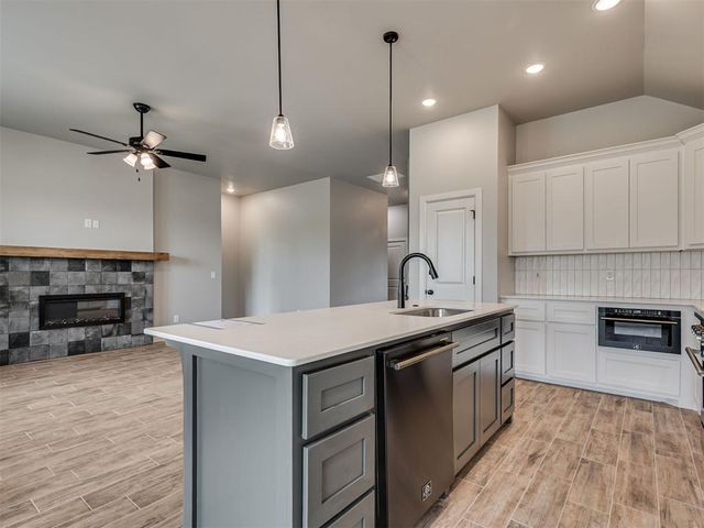 12429 Dolche Vita Drive, Yukon, OK 73099