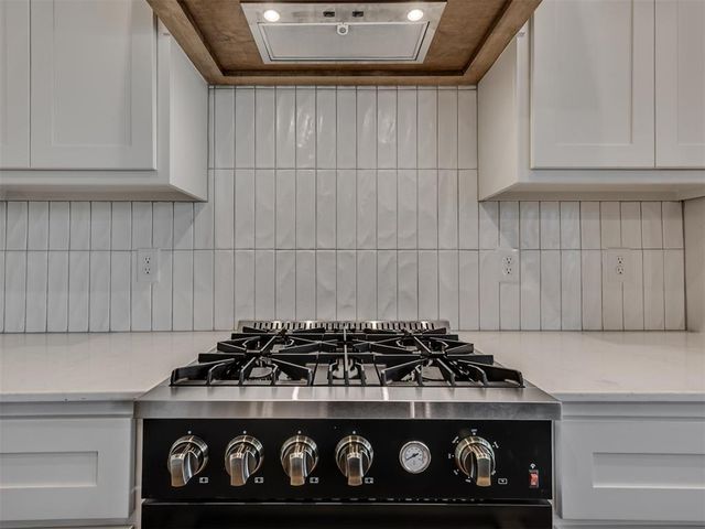 12429 Dolche Vita Drive, Yukon, OK 73099