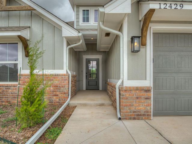 12429 Dolche Vita Drive, Yukon, OK 73099