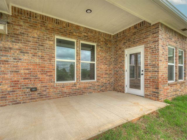 12429 Dolche Vita Drive, Yukon, OK 73099