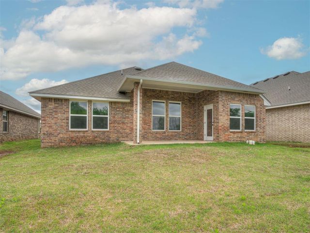 12429 Dolche Vita Drive, Yukon, OK 73099