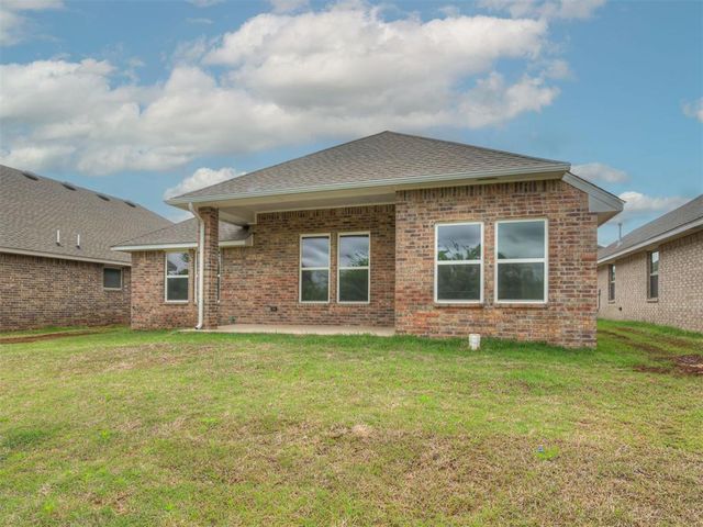 12429 Dolche Vita Drive, Yukon, OK 73099