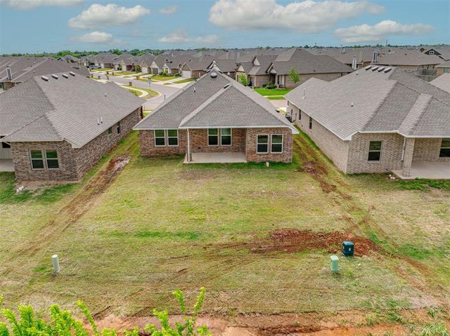 12429 Dolche Vita Drive, Yukon, OK 73099