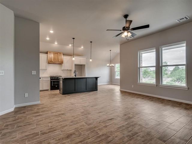 12429 Dolche Vita Drive, Yukon, OK 73099