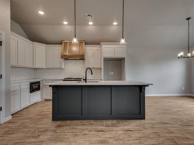 12429 Dolche Vita Drive, Yukon, OK 73099