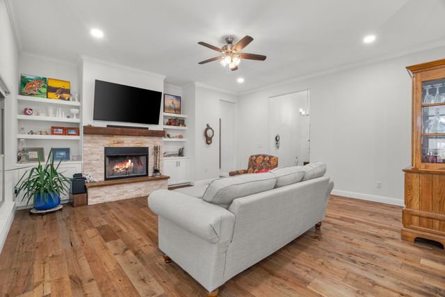 949 Avagail Avenue, Springtown, TX 76082