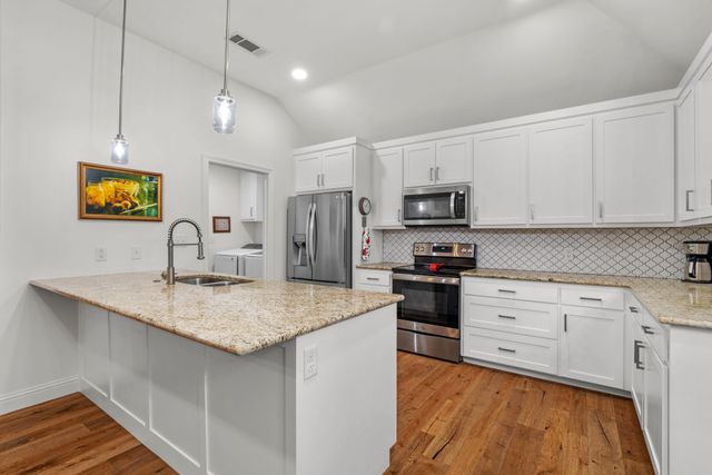 949 Avagail Avenue, Springtown, TX 76082