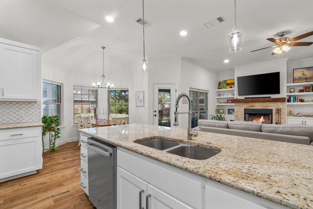 949 Avagail Avenue, Springtown, TX 76082