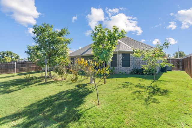 949 Avagail Avenue, Springtown, TX 76082