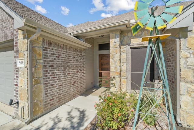 949 Avagail Avenue, Springtown, TX 76082