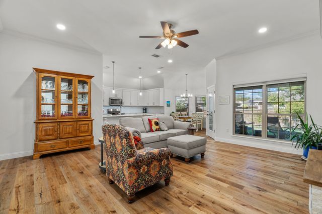 949 Avagail Avenue, Springtown, TX 76082