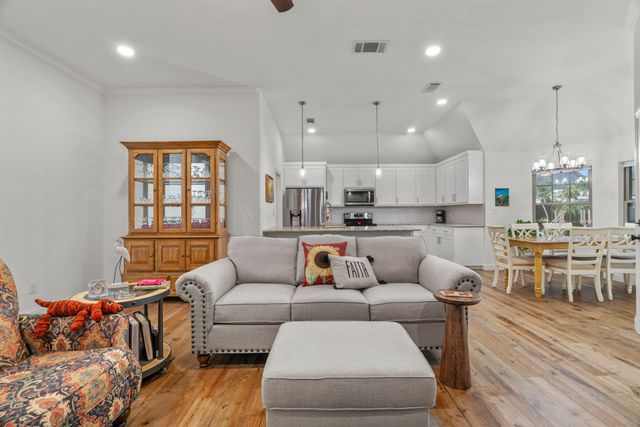 949 Avagail Avenue, Springtown, TX 76082