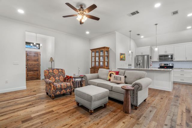 949 Avagail Avenue, Springtown, TX 76082