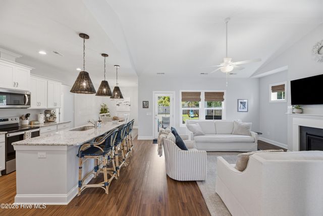 188 W Weatherbee Way, Hampstead, NC 28443