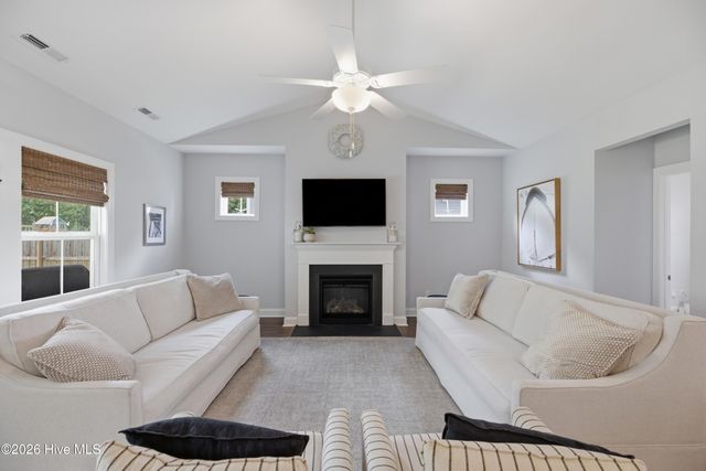 188 W Weatherbee Way, Hampstead, NC 28443