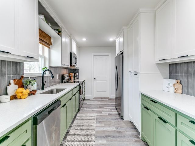708 Oakwood Drive, Euless, TX 76040