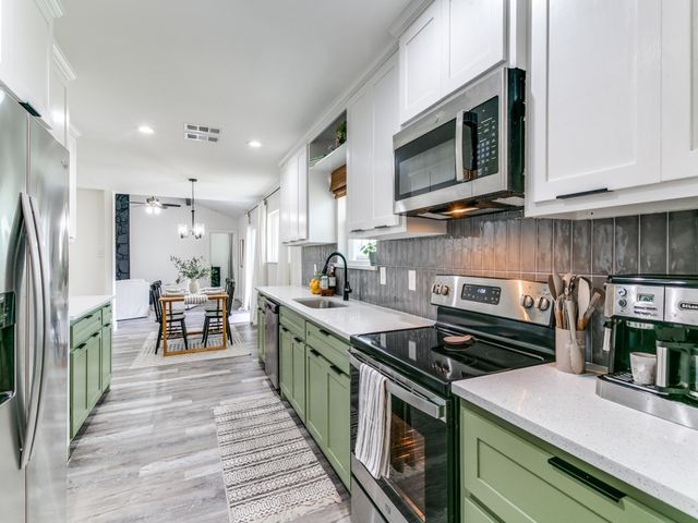 708 Oakwood Drive, Euless, TX 76040
