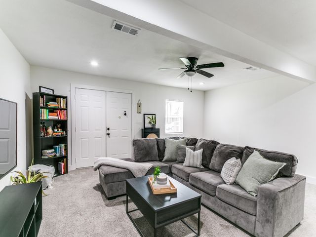 708 Oakwood Drive, Euless, TX 76040
