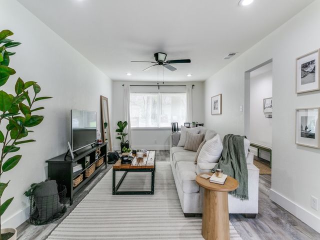 708 Oakwood Drive, Euless, TX 76040