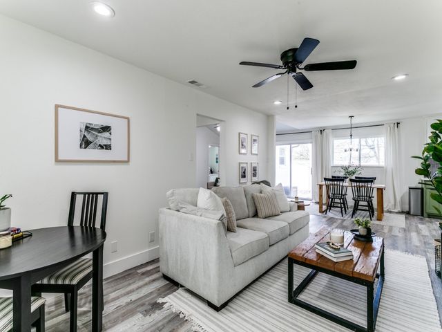 708 Oakwood Drive, Euless, TX 76040