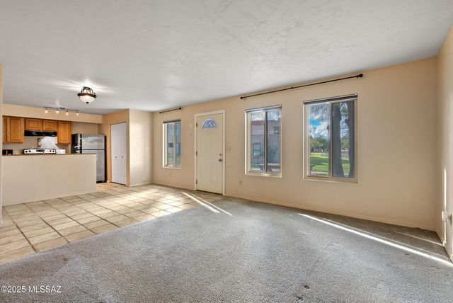 6774 E Calle La Paz Unit A, Tucson, AZ 85715