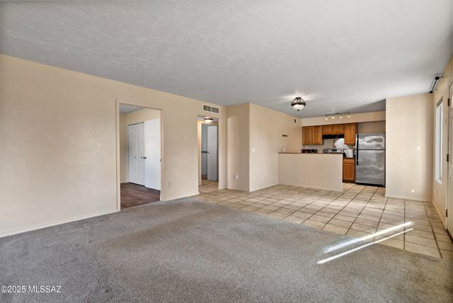 6774 E Calle La Paz Unit A, Tucson, AZ 85715