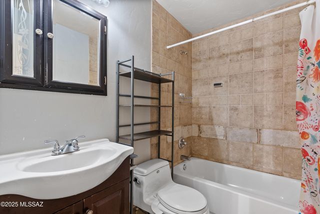 6774 E Calle La Paz Unit A, Tucson, AZ 85715