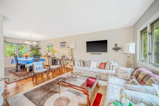 3 Oasis Place, East Northport, NY 11731