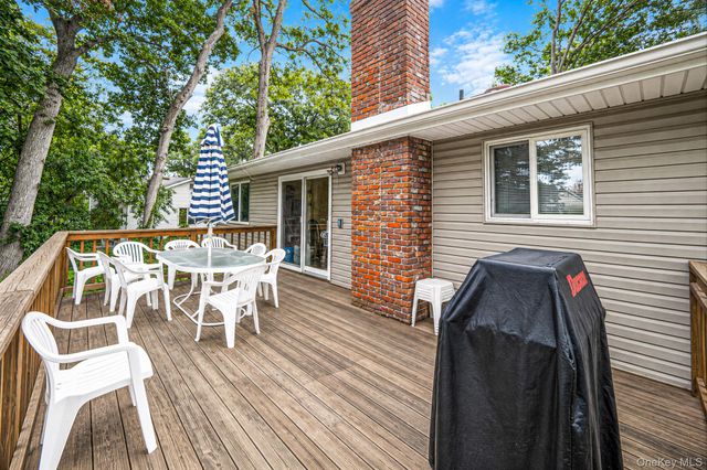 3 Oasis Place, East Northport, NY 11731