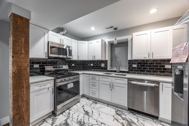 3328 W Congress Parkway G, Chicago, IL 60624