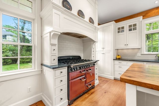 41 Longmeadow Road, Wellesley, MA 02482