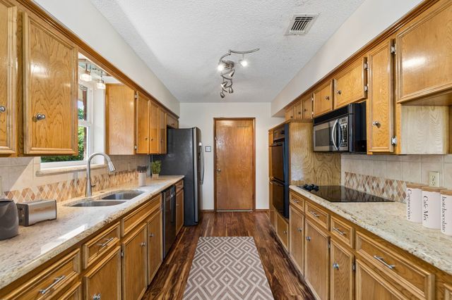 2100 Sandy Lane, Irving, TX 75060