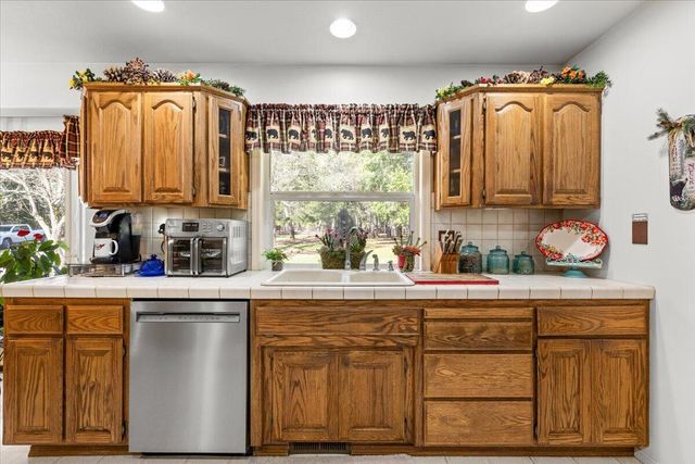 122 Carlos Avenue, Rogue River, OR 97537