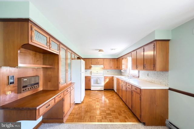 2426 MYERS RD, Spring Grove, PA 17362