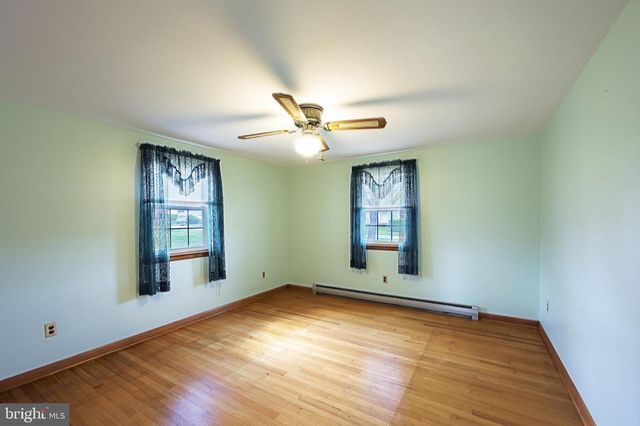 2426 MYERS RD, Spring Grove, PA 17362