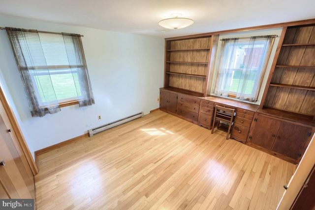 2426 MYERS RD, Spring Grove, PA 17362