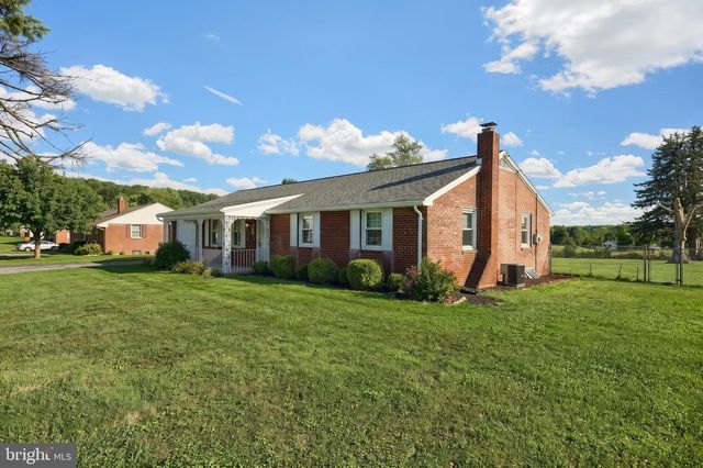 2426 MYERS RD, Spring Grove, PA 17362