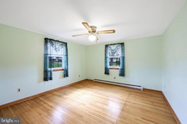 2426 MYERS RD, Spring Grove, PA 17362