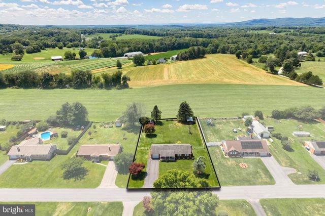 2426 MYERS RD, Spring Grove, PA 17362