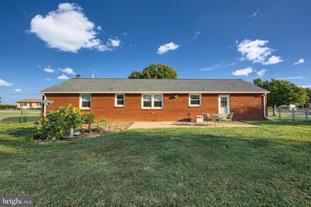 2426 MYERS RD, Spring Grove, PA 17362
