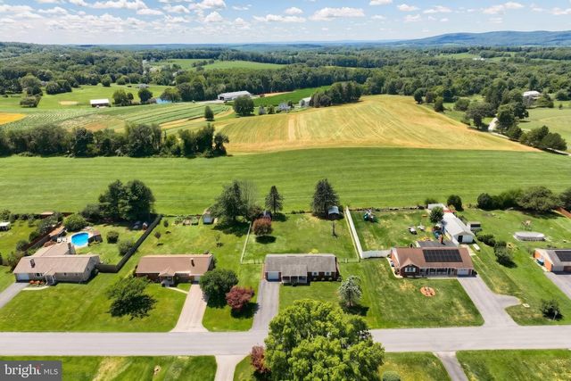 2426 MYERS RD, Spring Grove, PA 17362