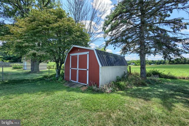 2426 MYERS RD, Spring Grove, PA 17362