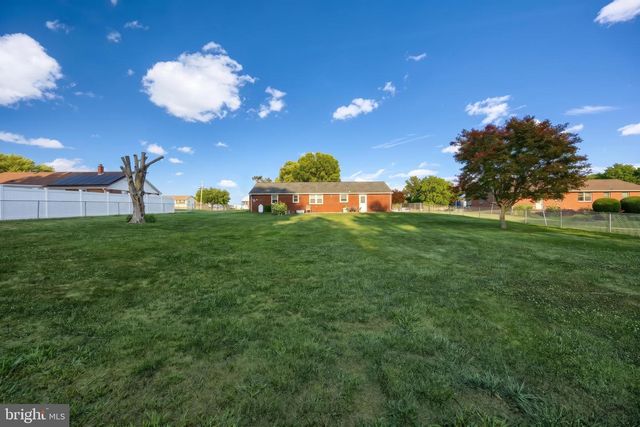 2426 MYERS RD, Spring Grove, PA 17362