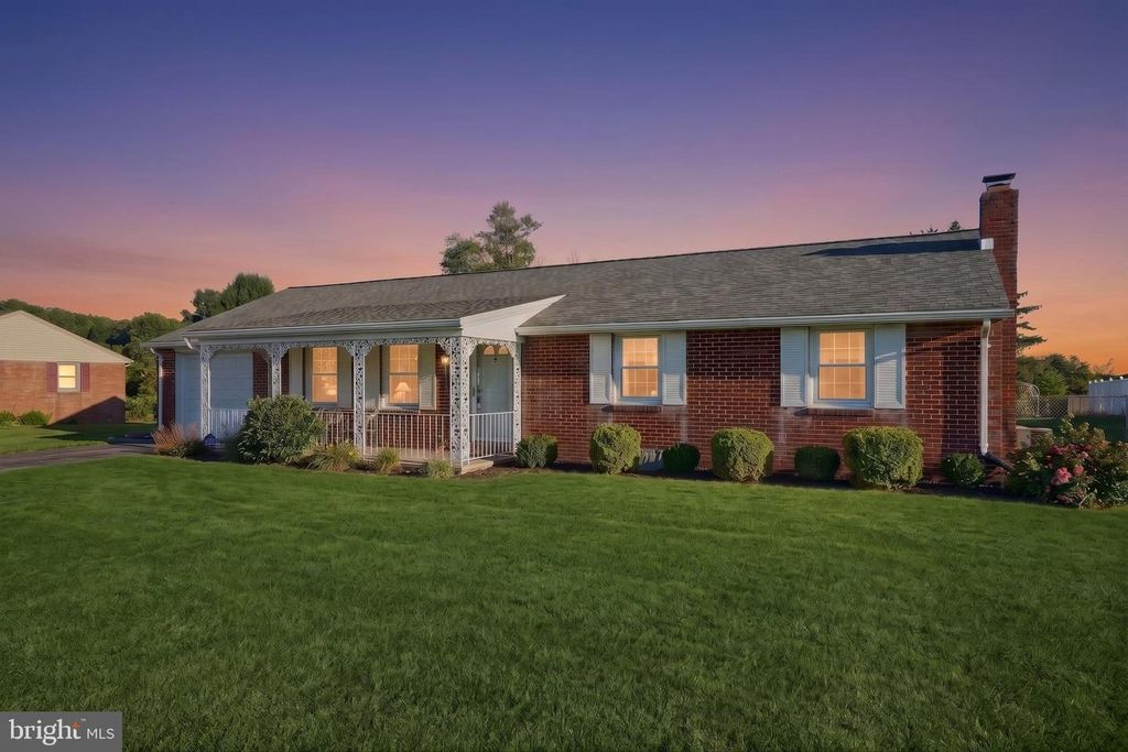 2426 MYERS RD, Spring Grove, PA 17362