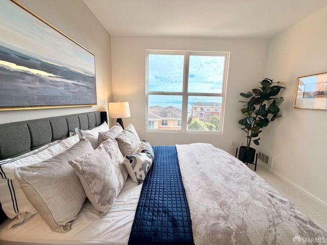 501 Crescent Way 5210, San Francisco, CA 94134