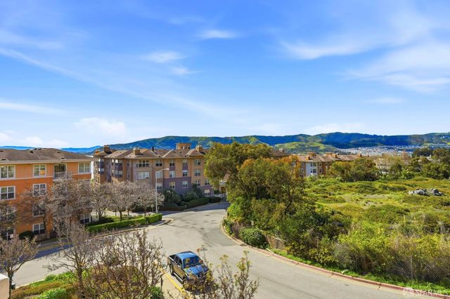 501 Crescent Way 5210, San Francisco, CA 94134