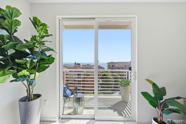 501 Crescent Way 5210, San Francisco, CA 94134