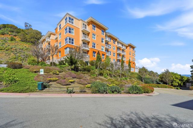 501 Crescent Way 5210, San Francisco, CA 94134