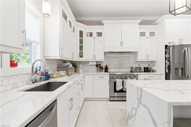 434 Peace Haven DR, Norfolk, VA 23502